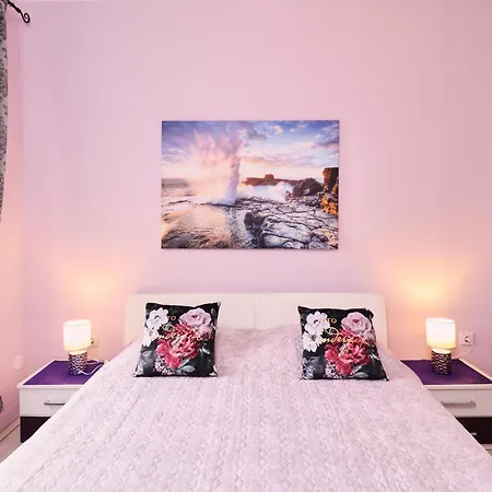 Апартаменты 365, Steps From The Sea & Center, Free Street Parking