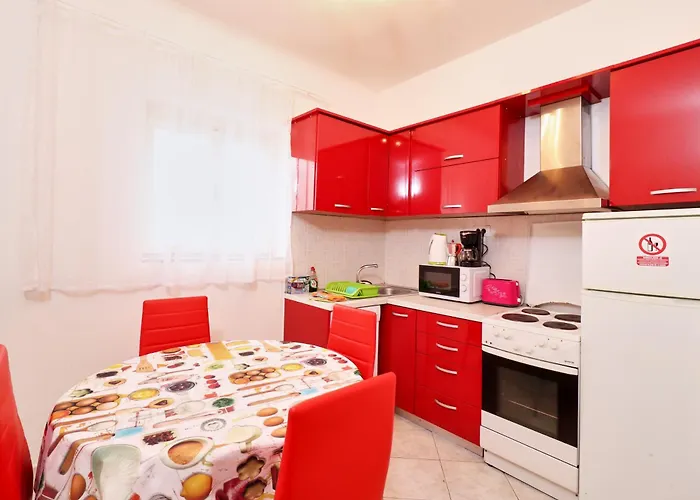 شقة 365, Steps From The Sea & Center, Free Street Parking *